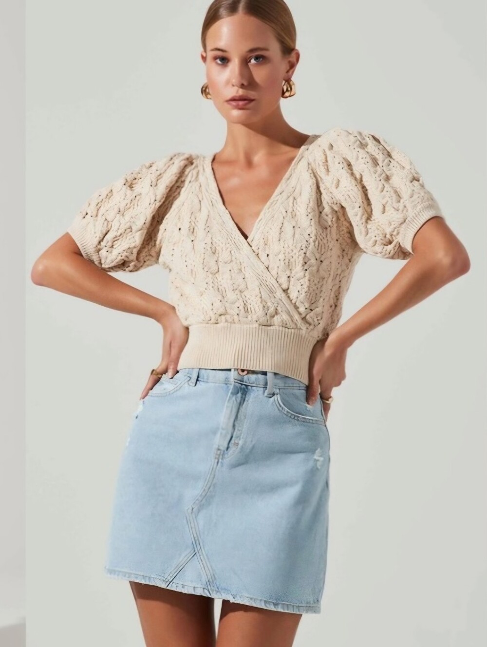 ASTR the Label Elowen Puff Sleeve Crop Sweater Beige Size Small
